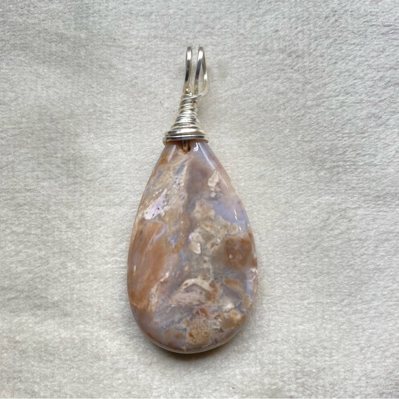 Cream Polished Agate w/ Silver Swirl Bail Necklace Pendant - Picture 2 of 3